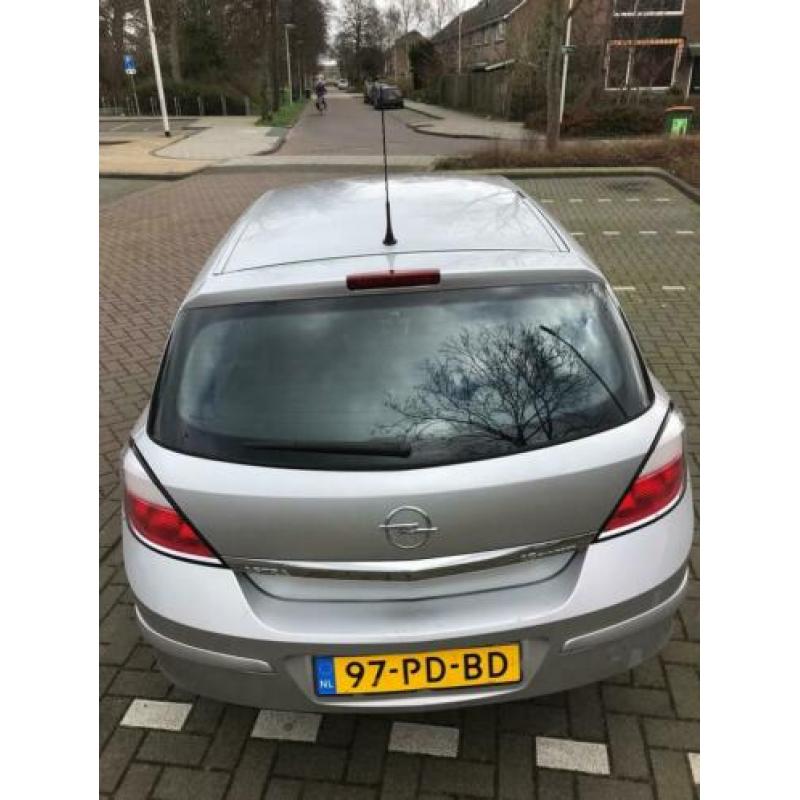 Opel Astra 1.6 16V 5D 77KW 2004 Grijs