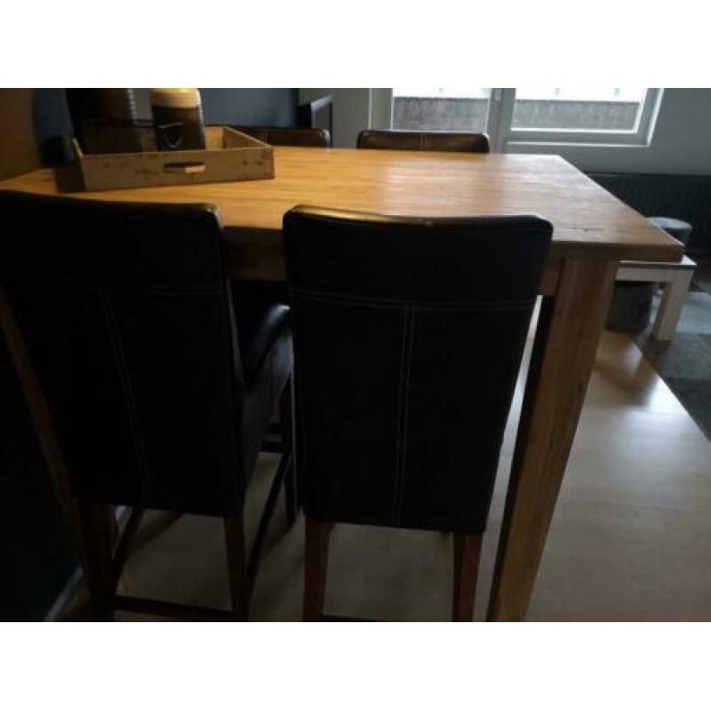 Tafel + optioneel stoelen