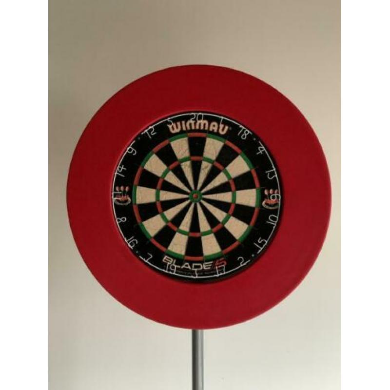 Winmau dart standaard - evt. inclusief dartbord en surround