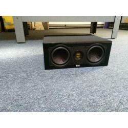 2 Elac luidsprekers hoogglans zwart en Elac center .