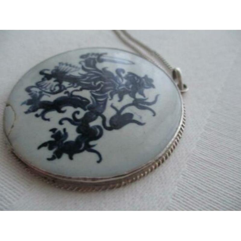 antieke grote zilveren hanger met zilver aan ketting