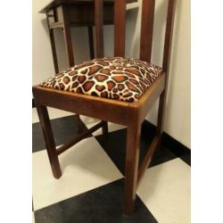 Art deco stoel met print stof