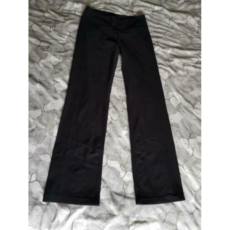 2 Nike dry-fit sportbroeken, wijde pijpen, maat M