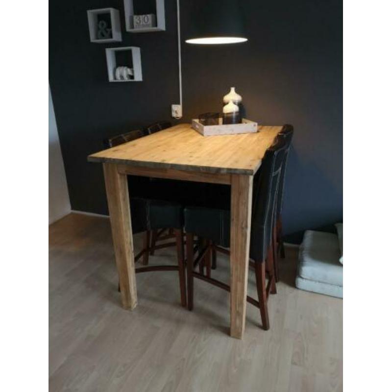 Tafel + optioneel stoelen