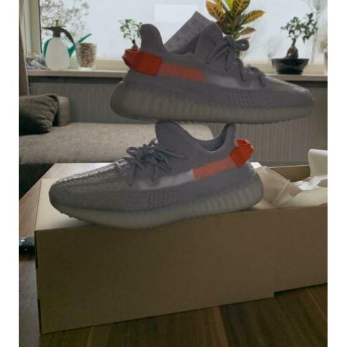 Adidas yeezy boost 350 V2 tail light maat 40 2/3
