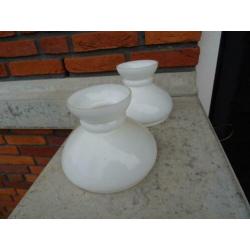 2x Oude opaline lampenkap voor staande olielamp