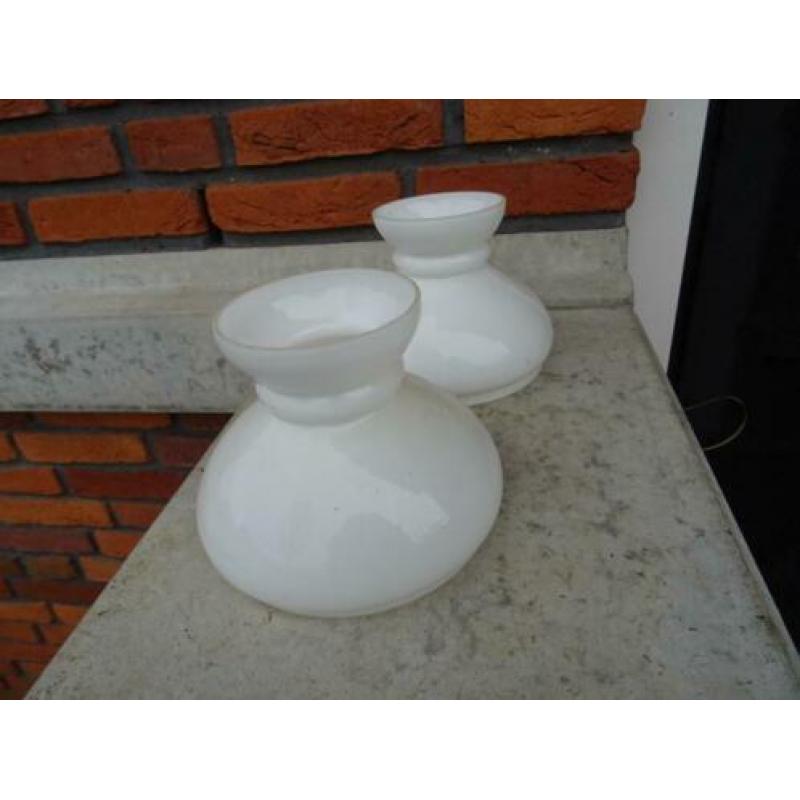 2x Oude opaline lampenkap voor staande olielamp