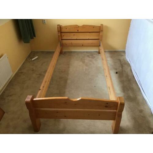 1 pers. Bed degelijk hout