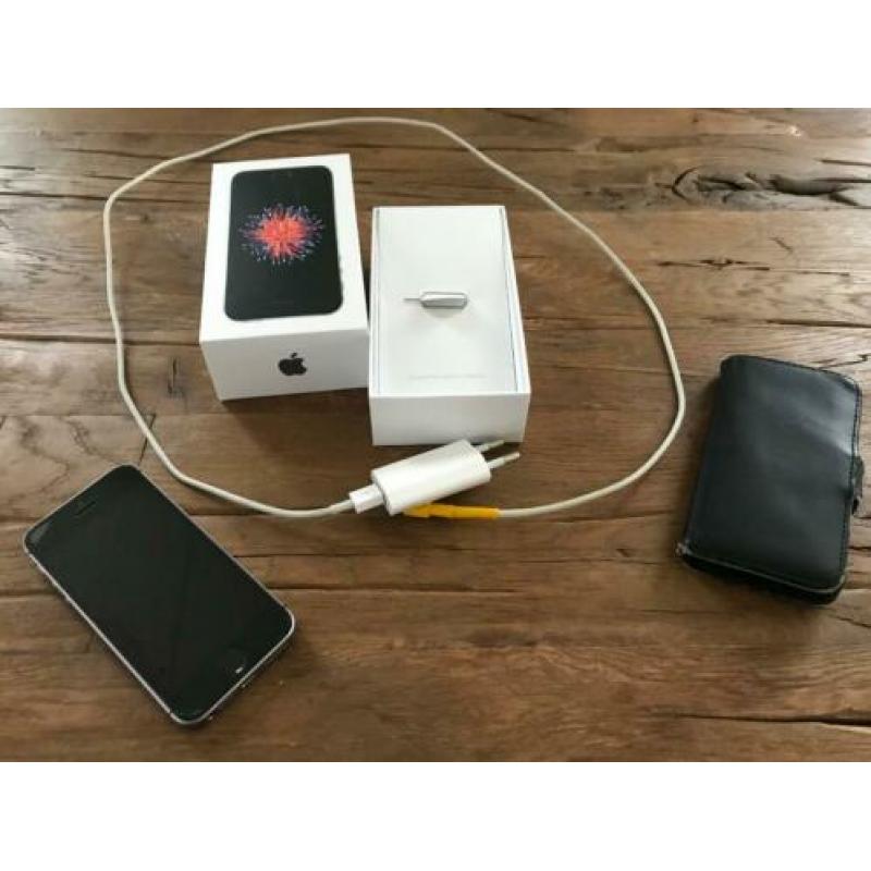 Nette iPhone SE incl gratis doosje en lader
