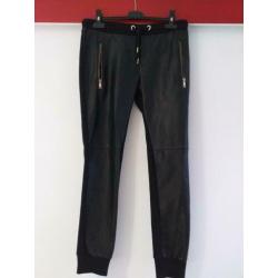 Leuke lederlook jogging model broek met stof mt M nieuw