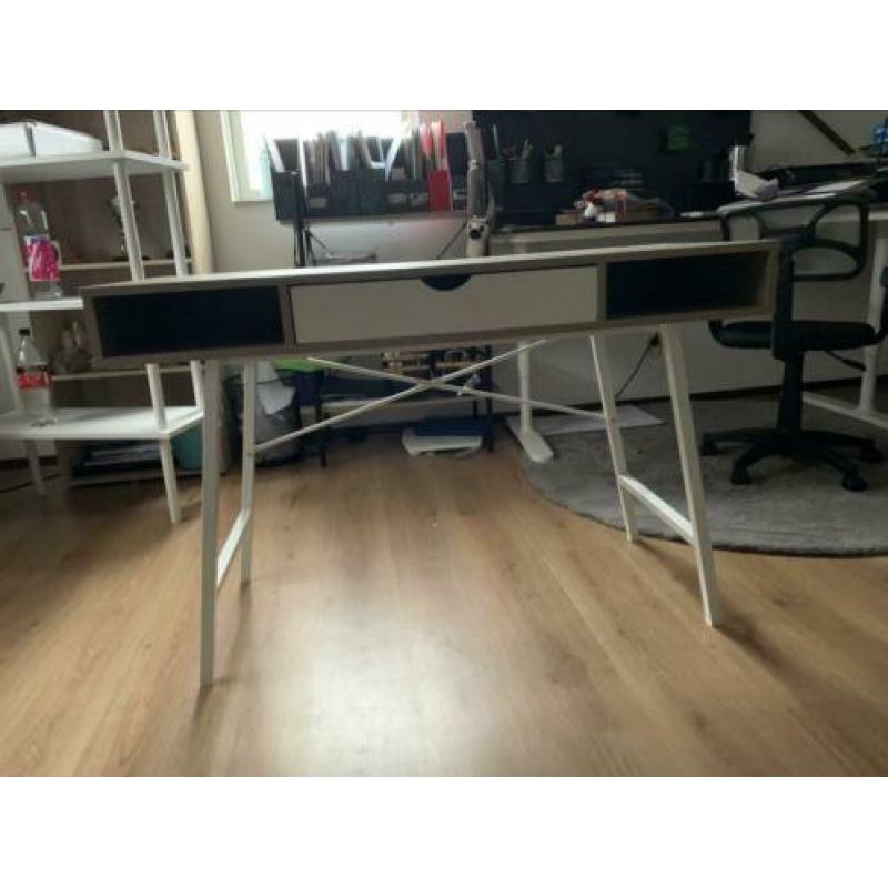 Bureau tafel met La