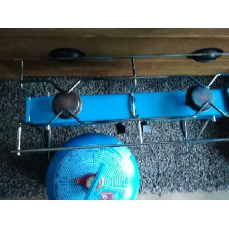 Campingaz gasfles vol ,met dubbele kookpit. Ook los te koop.