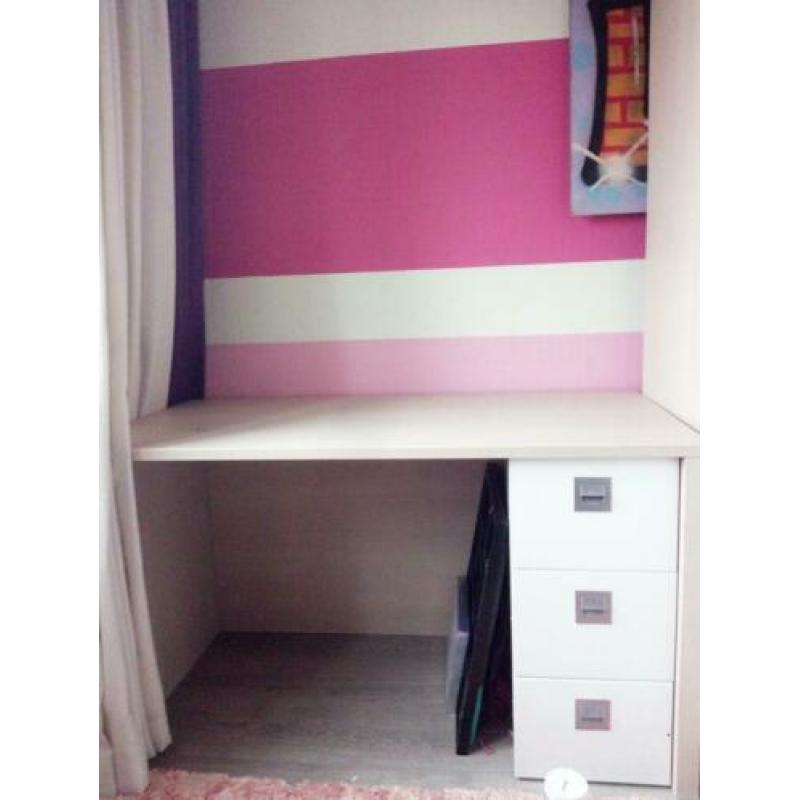 Bureau en kast kinderkamer tienerkamer