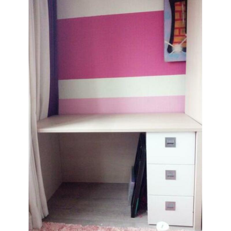 Bureau en kast kinderkamer tienerkamer