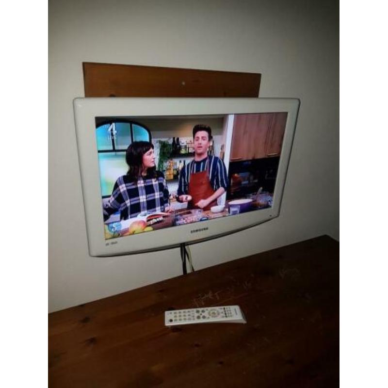 Samsung LCD TV doorsnee 62cm izgst