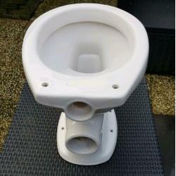 Toiletpot met ACHTER uitlaat