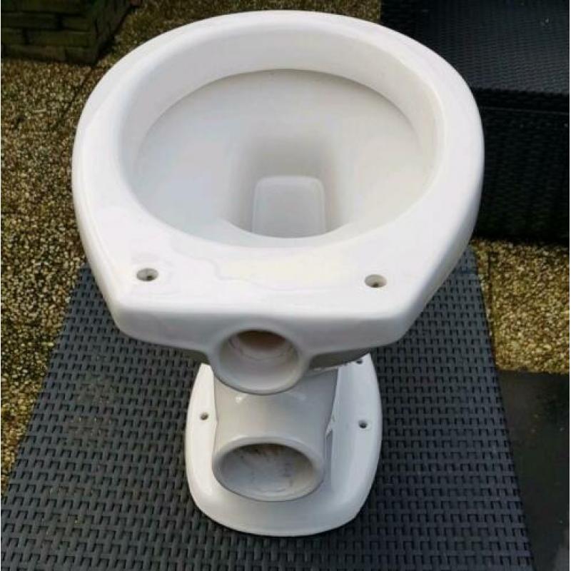 Toiletpot met ACHTER uitlaat