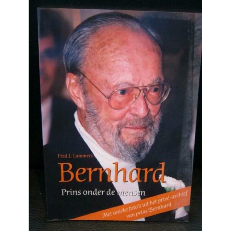 boek koningshuis/oranje/juliana/bernard/willem/amalia € 3,=