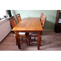 Teak houten eettafel met 4 stoelen