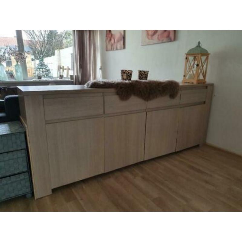 eettafel dressoir tvkast