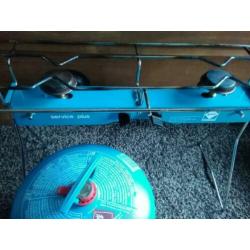 Campingaz gasfles vol ,met dubbele kookpit. Ook los te koop.