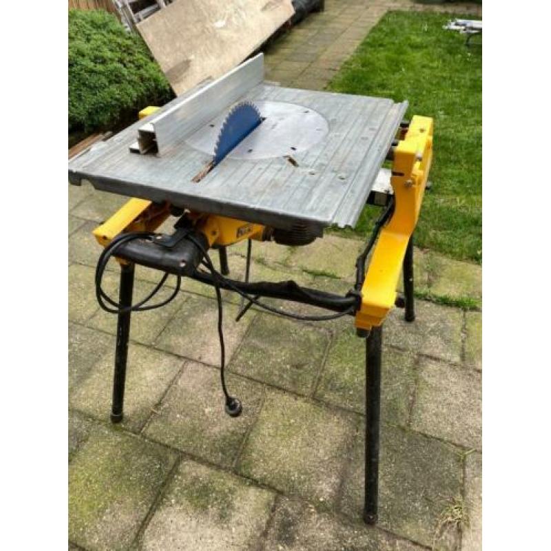 DeWalt Hak/Breekhamer + Zaagtafel/FLIP OVER + Bouwradio +