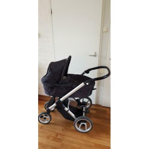 mutsy Evo kinderwagen met bijbehorend dekentje en hoeslaken