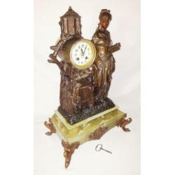 antieke franse pendule . circa 1860.