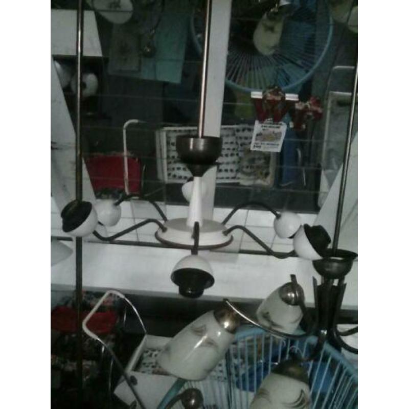Verschillende retro hang lampen.Verschillende prijzen.