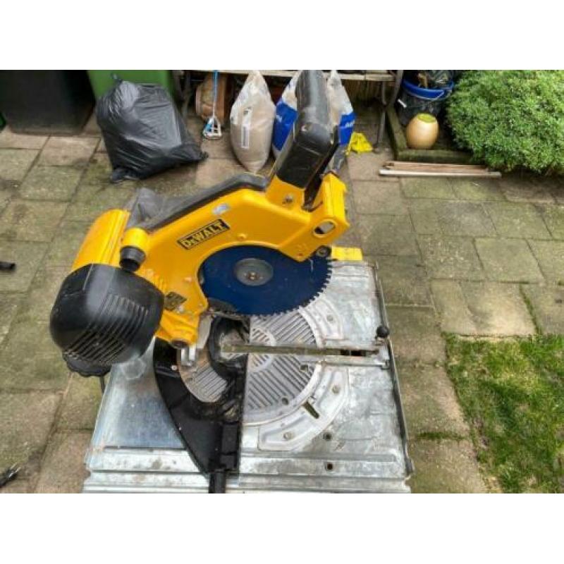 DeWalt Hak/Breekhamer + Zaagtafel/FLIP OVER + Bouwradio +