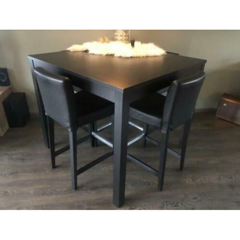 Bartafel met 4 barkruk stoelen