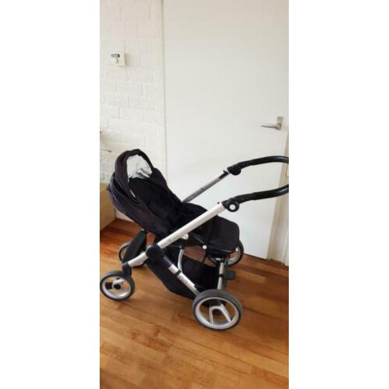 mutsy Evo kinderwagen met bijbehorend dekentje en hoeslaken