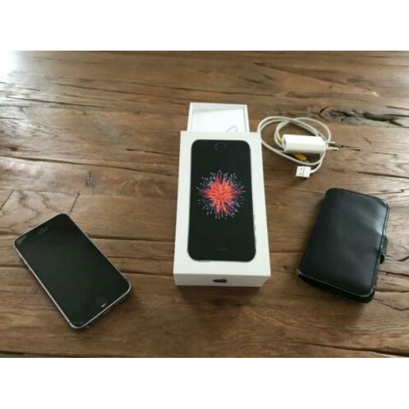 Nette iPhone SE incl gratis doosje en lader