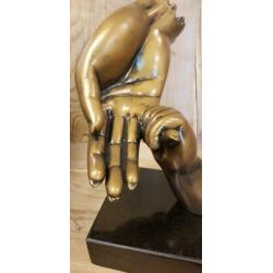 Moederhand met babyhand