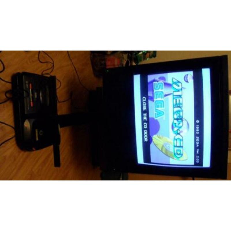 Sega Mega CD + 2 controllers