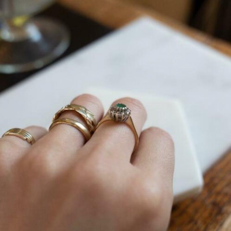 gouden ring smaragd en diamanten 10 karaats goud
