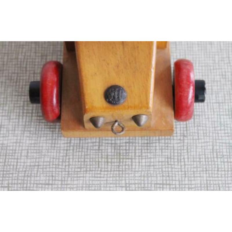 Houten auto van het merk sio