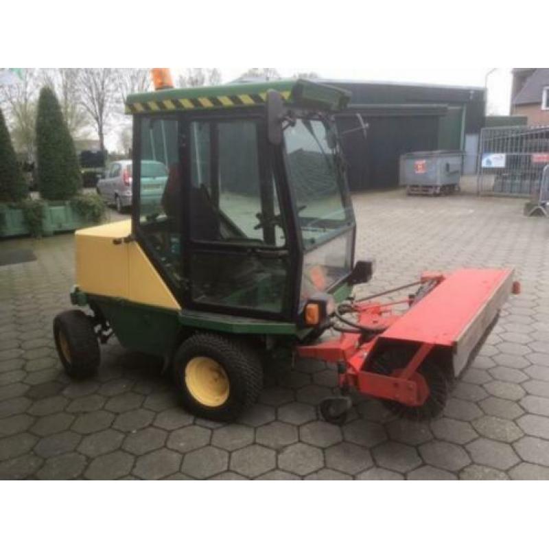302. Sabo Roberine veegmachine met Nimos rolbezem