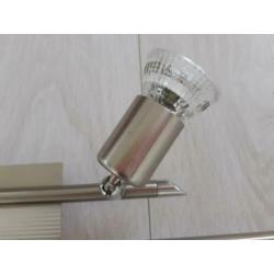 3x metalen plafondspot met 4 led lampen.