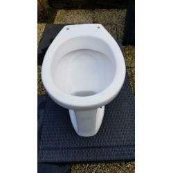 Toiletpot met ACHTER uitlaat