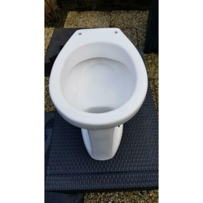 Toiletpot met ACHTER uitlaat