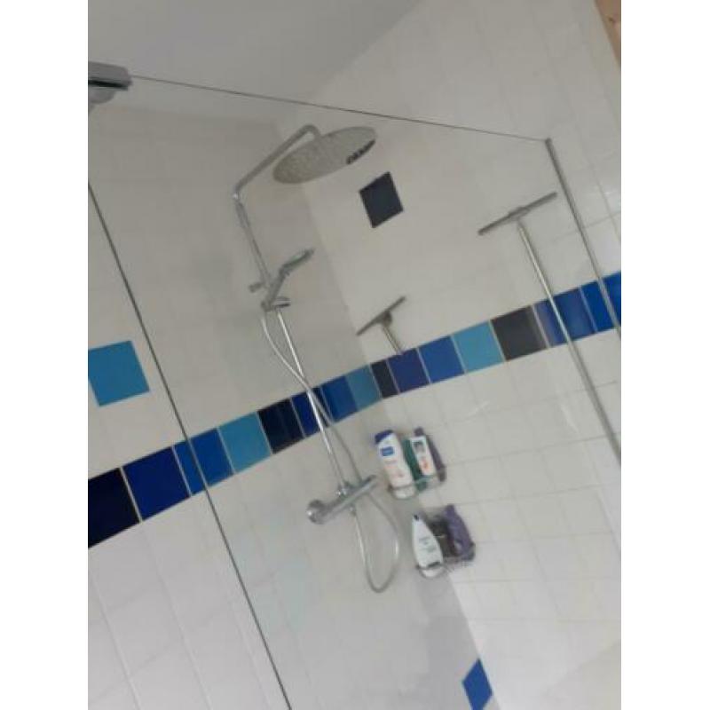 Glazen douche wand