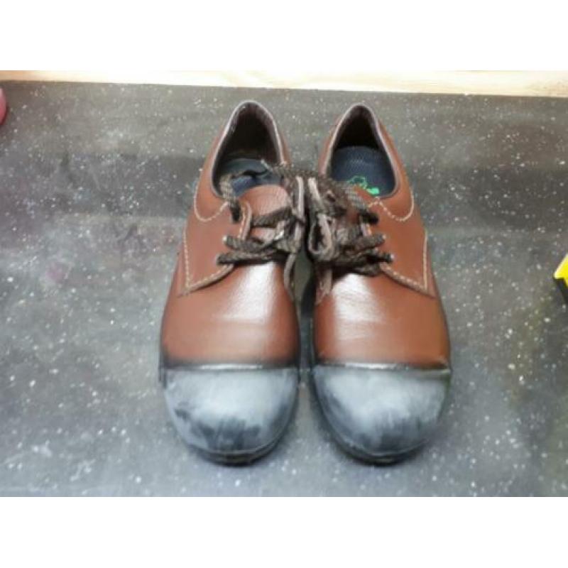 Te koop nieuwe werkschoenen maat 43 bruin