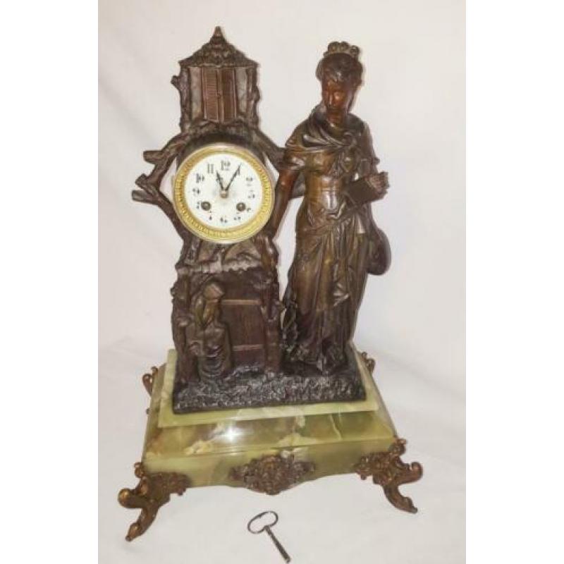 antieke franse pendule . circa 1860.