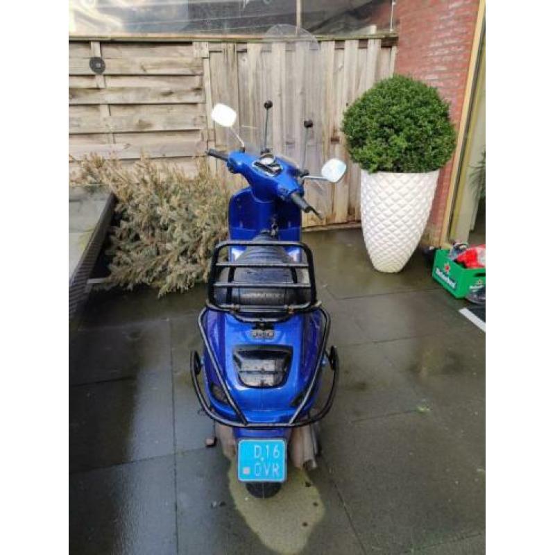 Vespa s custom blauw kenteken 2011