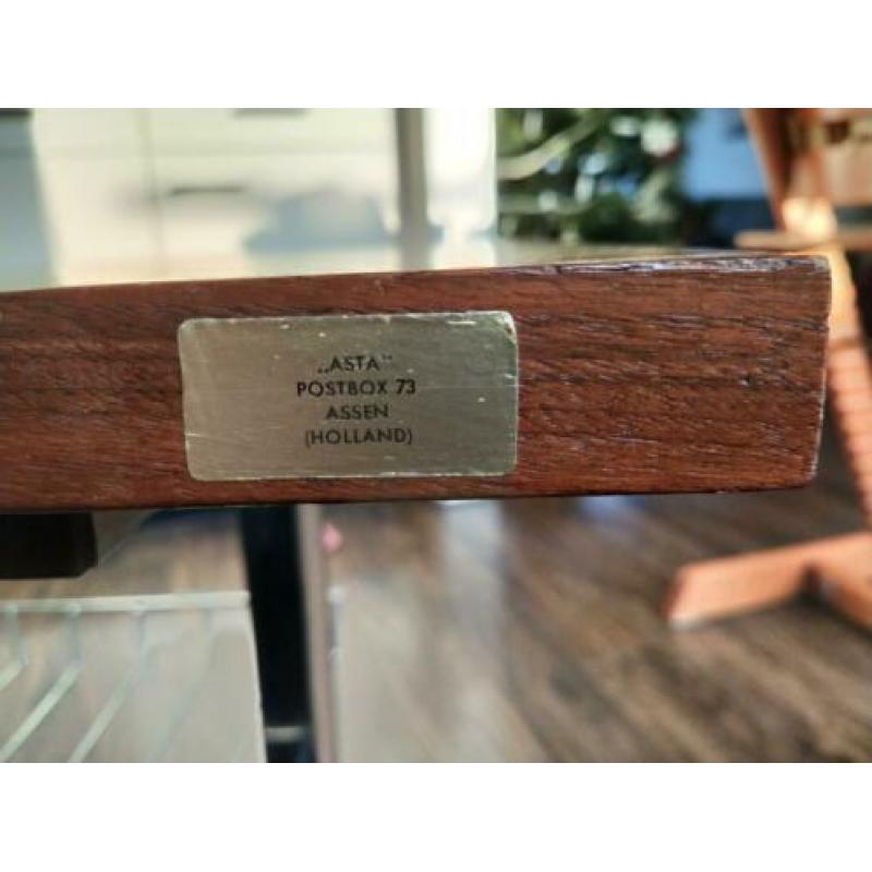 Kranten- of bijzettafel