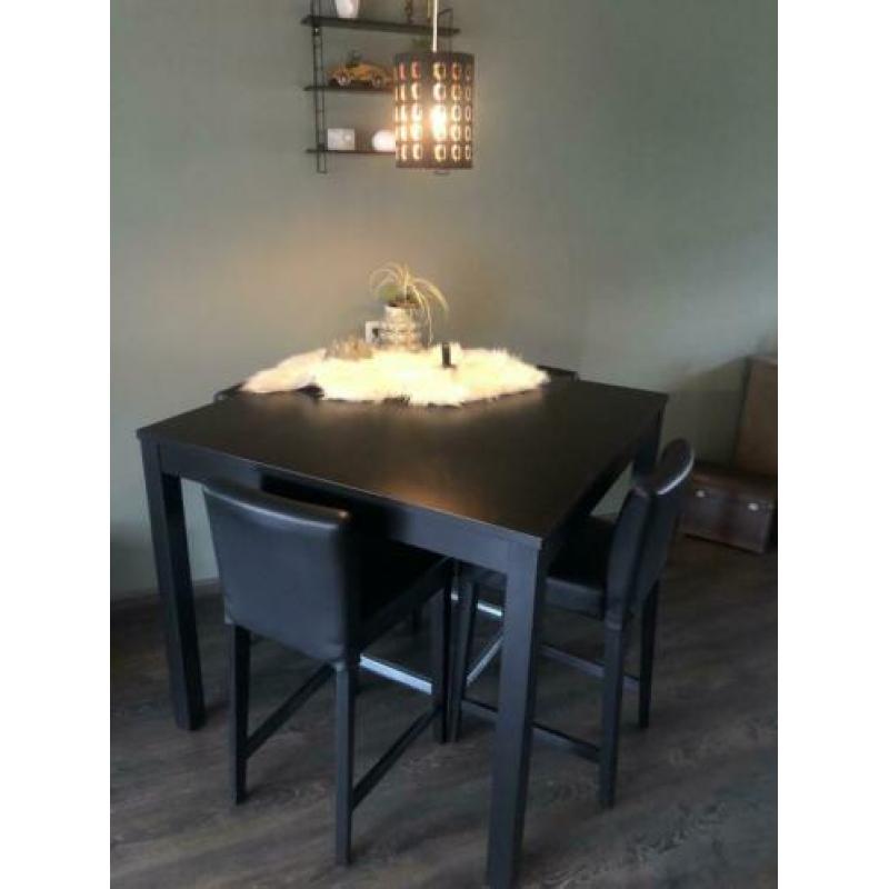 Bartafel met 4 barkruk stoelen