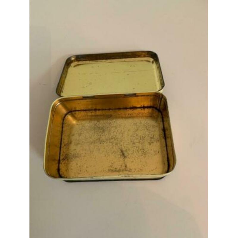 Oud mediterraans blikje uit Spanje of Portugal. Vintage blik