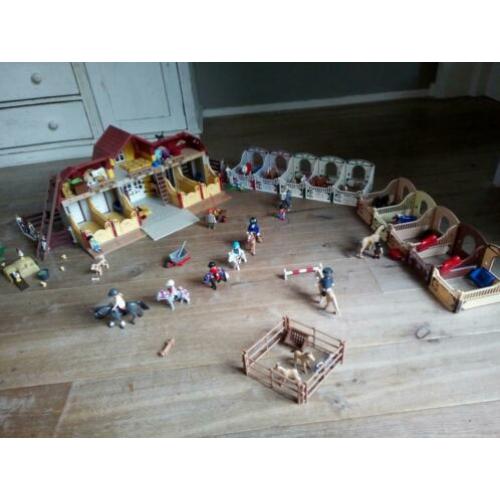 Playmobil manege 5221 met zeer veel extra's