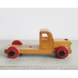 Houten auto van het merk sio